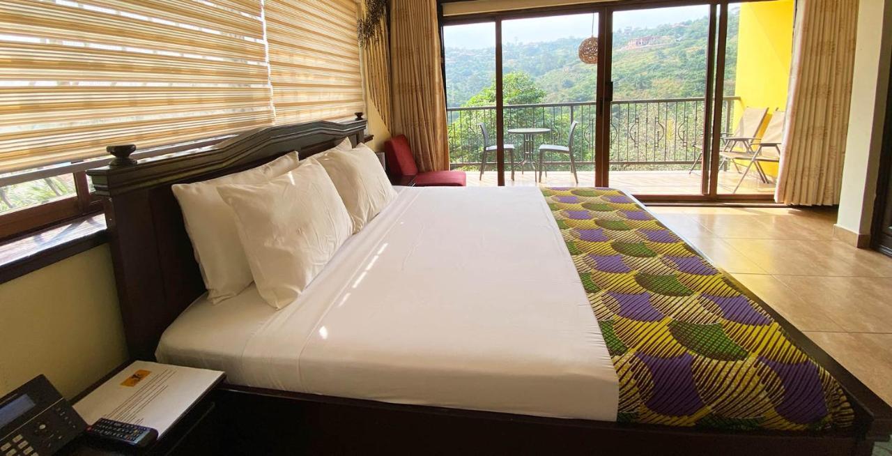 Cactus Creek Hotel Aburi Exterior photo