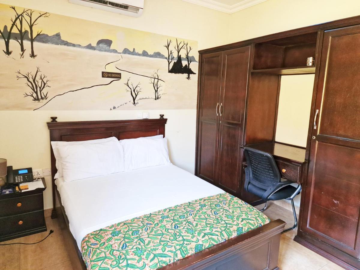 Cactus Creek Hotel Aburi Exterior photo